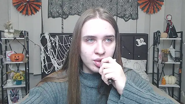 Snapshot of LauraHlot chatting on November 2025 06:44:01 PM LauraHlot online show from November 2025 06:44:01 PM