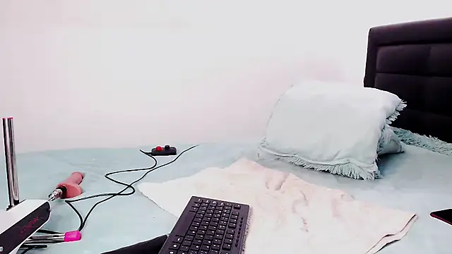 anyaadamss online show from October 2025 01:01:01 PM