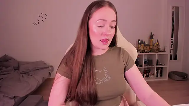 Snapshot of WalkingGirl chatting on November 2025 09:40:01 PM WalkingGirl online show from November 2025 09:40:01 PM