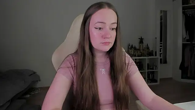 WalkingGirl online show from April 2026 07:49:01 PM
