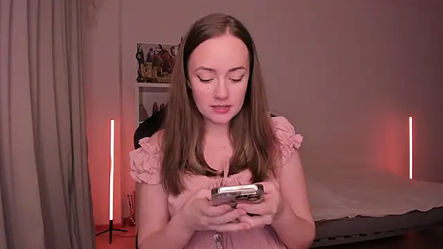 Snapshot of WalkingGirl chatting on February 2025 06:15:02 PM WalkingGirl online show from February 2025 06:15:02 PM