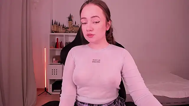 Snapshot of WalkingGirl chatting on February 2025 07:04:02 PM WalkingGirl online show from February 2025 07:04:02 PM