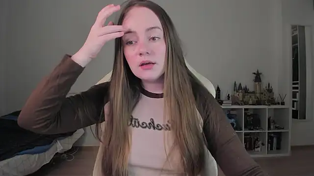 WalkingGirl online show from February 2026 09:24:02 PM