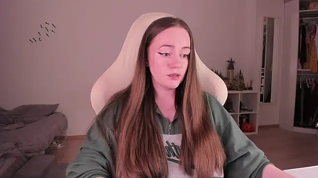 WalkingGirl online show from November 2025 08:09:01 PM