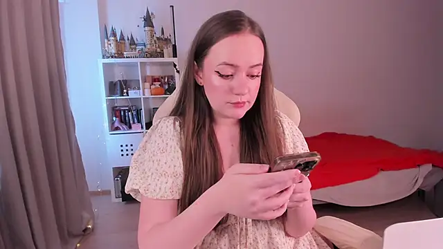 Snapshot of WalkingGirl chatting on October 2025 12:18:01 PM WalkingGirl online show from October 2025 12:18:01 PM