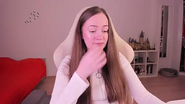 WalkingGirl online show from November 2025 07:29:01 PM