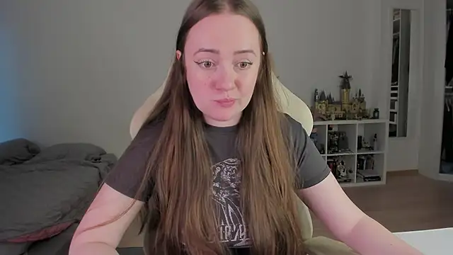 WalkingGirl online show from May 2026 06:29:01 PM