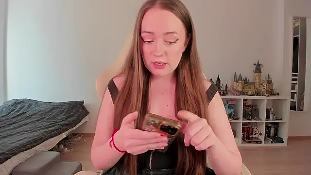 WalkingGirl online show from March 2026 01:02:01 PM