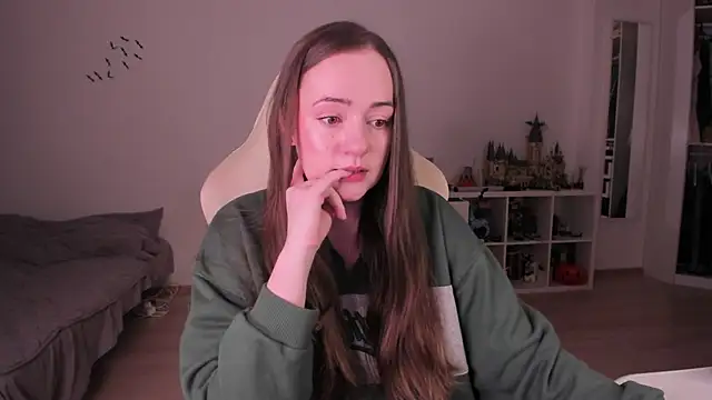 WalkingGirl online show from November 2025 10:43:02 PM