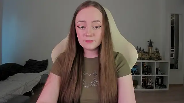 WalkingGirl online show from March 2026 03:30:02 PM