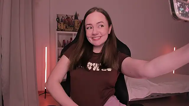 Snapshot of WalkingGirl chatting on February 2025 06:56:01 PM WalkingGirl online show from February 2025 06:56:01 PM