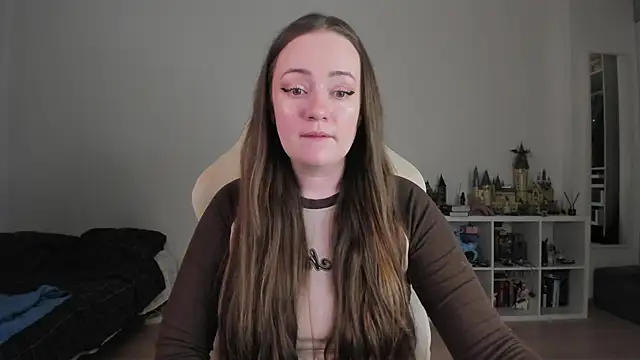 WalkingGirl online show from February 2026 11:37:01 PM