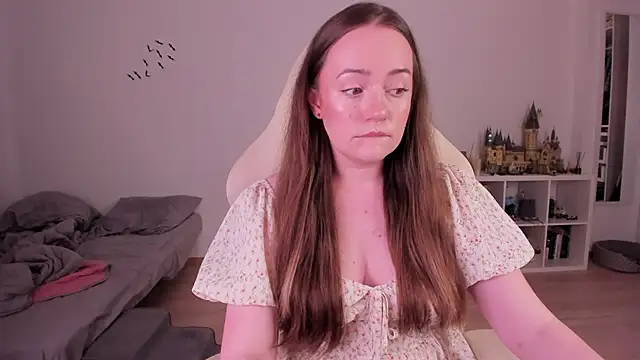 Snapshot of WalkingGirl chatting on November 2025 08:24:01 PM WalkingGirl online show from November 2025 08:24:01 PM