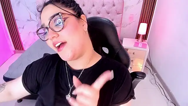 Camiila Osorio online show from April 2026 08:17:01 PM