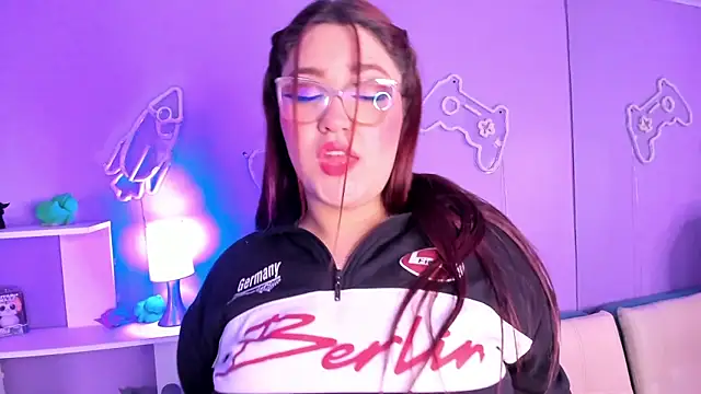 Camiila Osorio online show from November 2025 02:51:02 PM