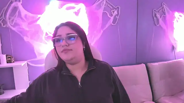 Camiila Osorio online show from November 2025 06:11:02 PM