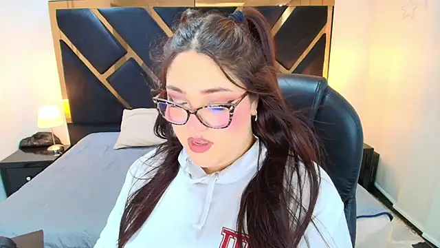 Camiila Osorio online show from April 2026 07:10:02 PM