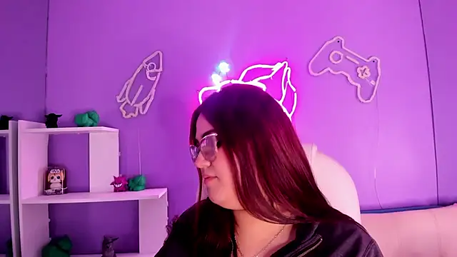 Camiila Osorio online show from November 2025 07:39:01 PM