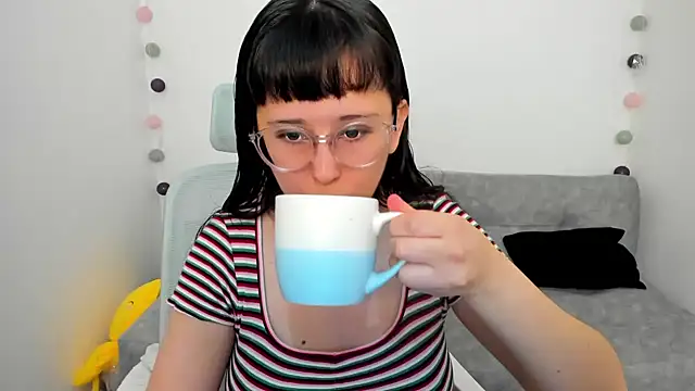 Sofiskies online show from October 2025 12:44:02 AM