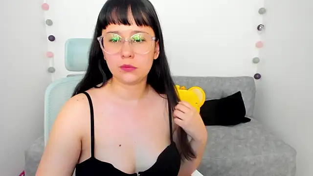 Sofiskies online show from November 2025 12:58:02 AM