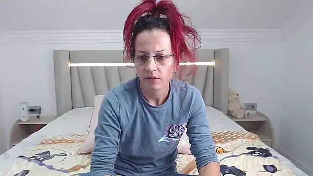 CatWoman0001 online show from November 2025 10:41:01 AM