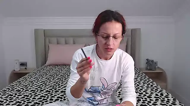 CatWoman0001 online show from November 2025 10:42:02 AM