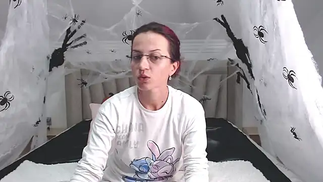 Snapshot of CatWoman0001 chatting on October 2025 05:12:02 PM CatWoman0001 online show from October 2025 05:12:02 PM