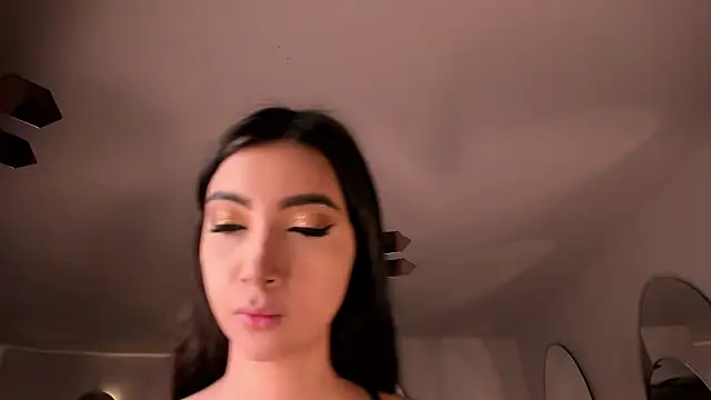 ValeriaVelvet online show from April 2026 11:17:01 AM