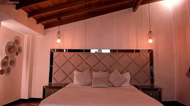 Snapshot of ValeriaVelvet chatting on October 2025 12:13:02 PM ValeriaVelvet online show from October 2025 12:13:02 PM