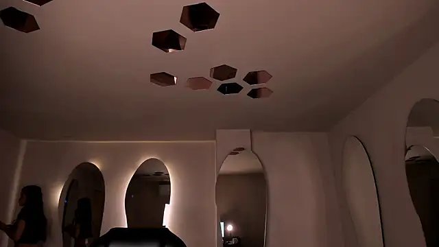 ValeriaVelvet online show from April 2026 12:01:01 PM