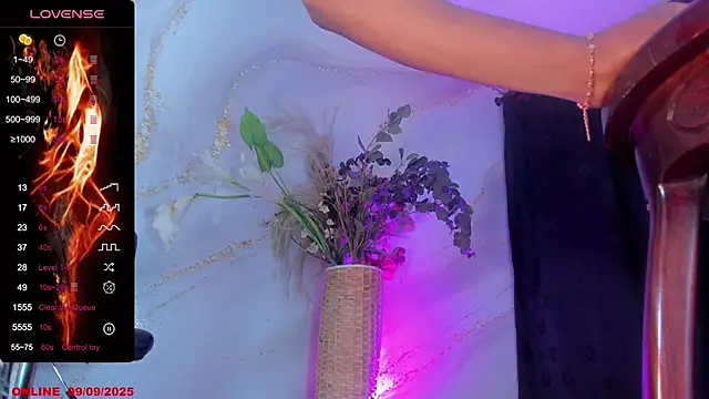 Snapshot of Karla-Ebony chatting on September 2025 02:15:01 PM Karla-Ebony online show from September 2025 02:15:01 PM