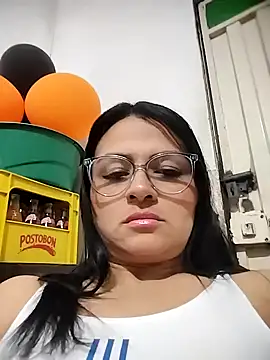 Linda Lars online show from November 2025 03:22:01 AM