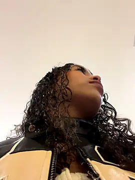 Snapshot of MarieLeon chatting on December 2025 08:46:01 PM MarieLeon online show from December 2025 08:46:01 PM