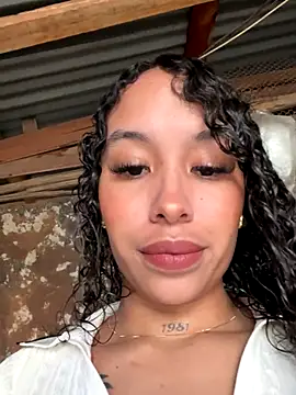 Snapshot of MarieLeon chatting on December 2025 08:14:01 PM MarieLeon online show from December 2025 08:14:01 PM