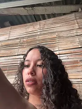 Snapshot of MarieLeon chatting on December 2025 09:40:01 PM MarieLeon online show from December 2025 09:40:01 PM