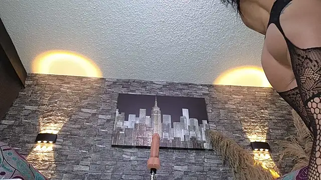 anellejones online show from October 2025 04:00:02 AM