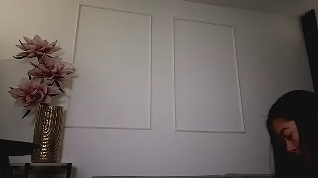 anellejones online show from May 2026 08:34:02 PM