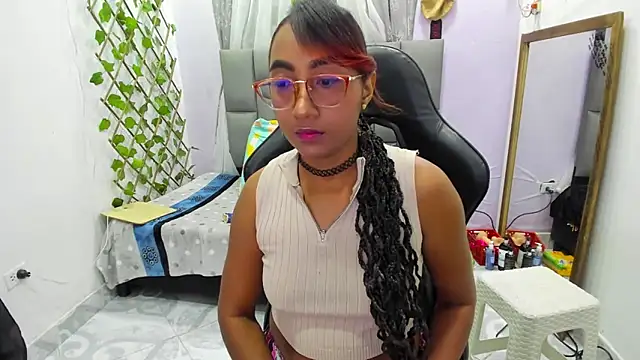 Snapshot of MurphyAngelina chatting on October 2025 02:57:01 AM MurphyAngelina online show from October 2025 02:57:01 AM