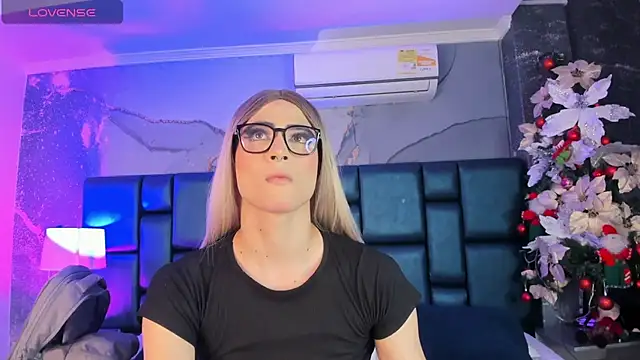 Snapshot of JESSI_NAOMI chatting on December 2024 03:54:02 AM JESSI NAOMI online show from December 2024 03:54:02 AM