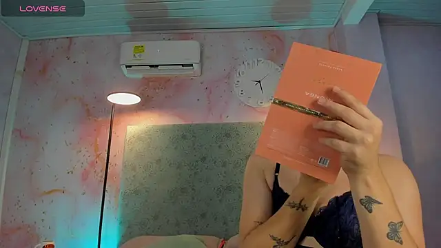 JESSI NAOMI online show from December 2025 11:07:01 PM