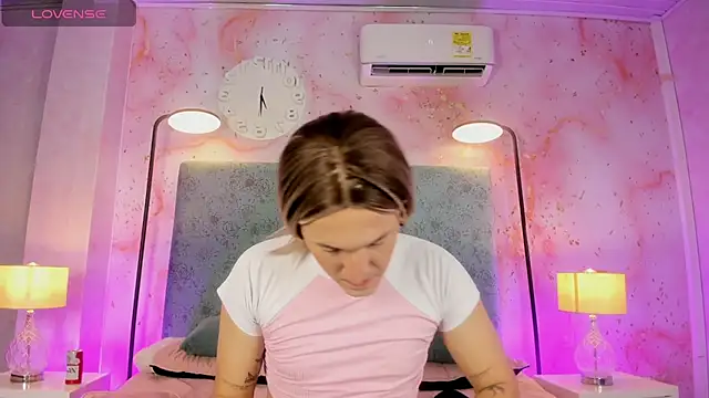 JESSI NAOMI online show from November 2025 11:42:02 PM