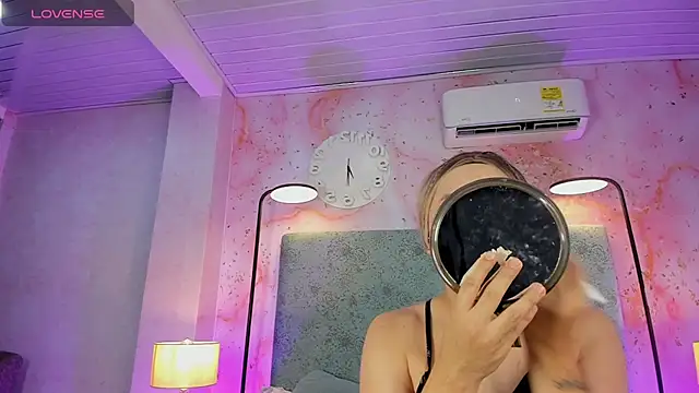 JESSI NAOMI online show from November 2025 11:10:02 PM