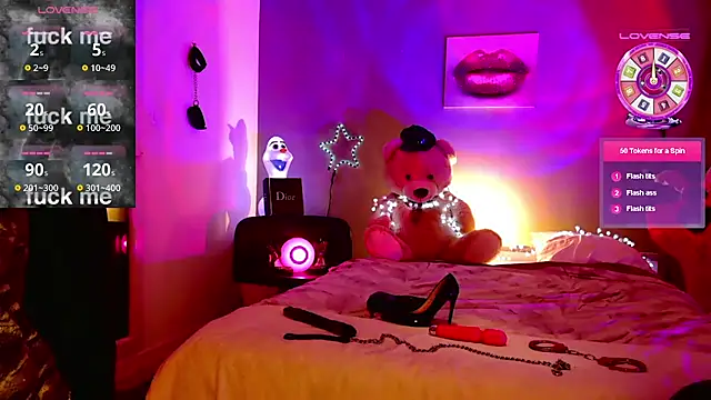 Snapshot of Stripgirl31 chatting on February 2025 09:35:02 PM Stripgirl31 online show from February 2025 09:35:02 PM