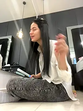 Snapshot of ariel_jonees chatting on December 2025 03:07:01 PM ariel jonees online show from December 2025 03:07:01 PM