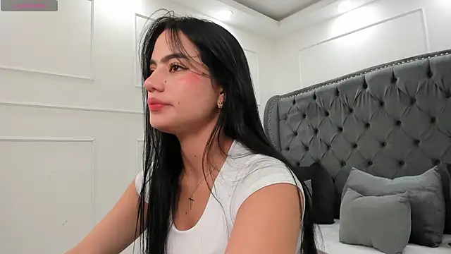 Snapshot of ariel_jonees chatting on November 2025 05:00:01 AM ariel jonees online show from November 2025 05:00:01 AM