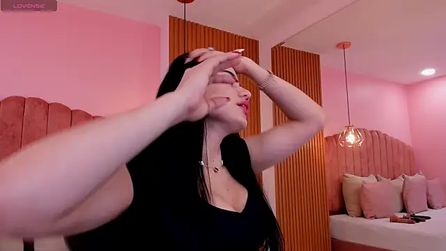 Snapshot of ariel_jonees chatting on September 2025 05:41:02 PM ariel jonees online show from September 2025 05:41:02 PM