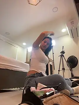 Snapshot of ariel_jonees chatting on November 2025 04:54:01 PM ariel jonees online show from November 2025 04:54:01 PM