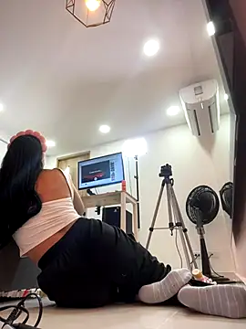 Snapshot of ariel_jonees chatting on December 2025 05:14:01 PM ariel jonees online show from December 2025 05:14:01 PM