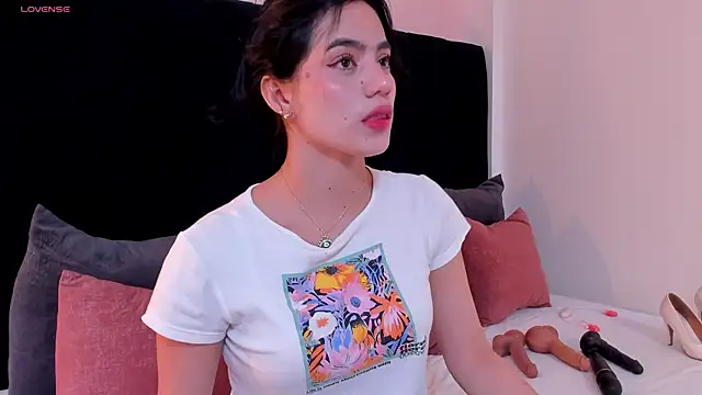 ariel jonees online show from September 2025 06:15:01 PM