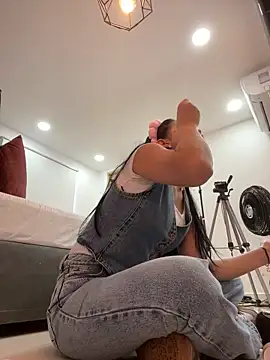 Snapshot of ariel_jonees chatting on November 2025 04:18:02 PM ariel jonees online show from November 2025 04:18:02 PM